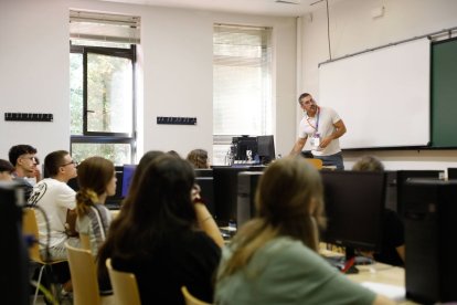 Los veinte jóvenes talentos seleccionados se forman estos días en la Universidad de León.