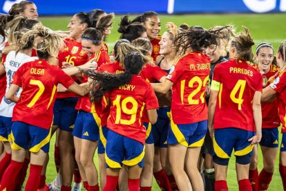 Bern (Switzerland), 18/07/2025.- Spain players celebrate after winning the UEFA Women's EURO 2025 quaterfinal soccer match between Spain and Switzerland in Bern, Switzerland, 18 July 2025. (España, Suiza) EFE/EPA/MICHAEL BUHOLZER