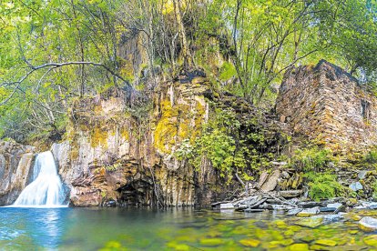 Las aguas despiertan seres fantásticos en la mentalidad popular.