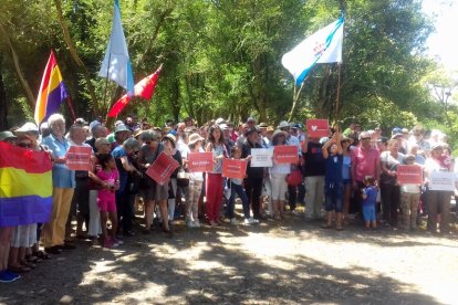 Concentración en la isla de San Simón para pedir declararla lugar de memoria.