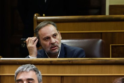 El voto del exministro José Luis Ábalos se han convertido en decisivo en el Congreso.