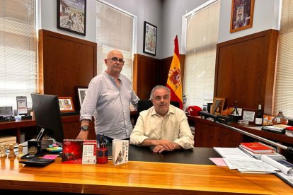 El concejal de Cultura, Tomás Valle, y el alcalde de Astorga, José Luis Nieto.