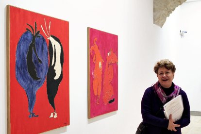 La viuda de Amable Arias, Maru Rizo, en imagen de archivo durante la presentación en San Sebastián de la exposición sobre la obra de este artista.