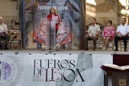 La presidenta del Tribunal Superior de Justicia de Castilla y León, Ana del Ser, fue la mantenedora este año.  El claustro de la Catedral acogió el acto central.  El respaldo de la sociedad leonesa es total.