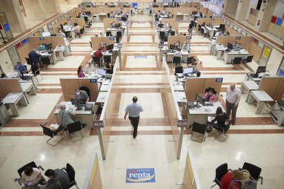 Imagen de archivo de la sede de la Agencia Tributaria en su sede de Guzmán el Bueno en Madrid.EFE / Miguel Osés.