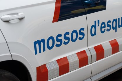 Archivo - Un vehículo de los Mossos d’Esquadra, en una imagen de archivo.