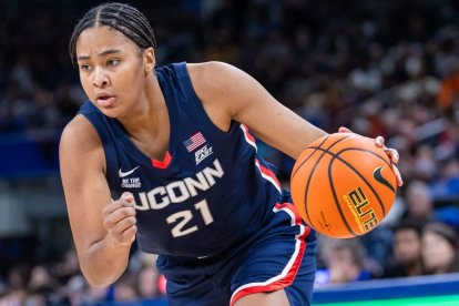Sarah Strong ha firmado un primer año para enmarcar con las Huskies de Connecticut en su primera temporada en la NCAA.