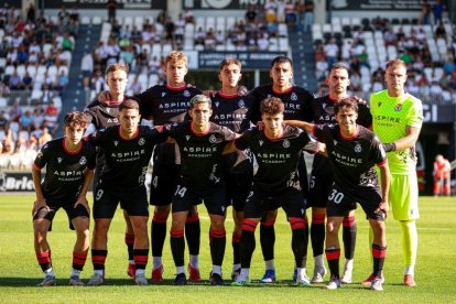 Once inicial de la Cultural que saltó al terreno de juego de El Plantío para enfrentarse al Burgos.