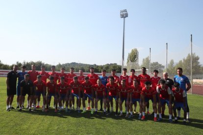 Foto de familia del Atlético Bembibre en su primer entrenamiento del curso.