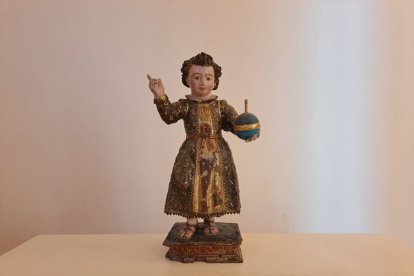 De anónima autoría, viste atuendo cortesano.