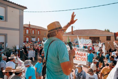 Manifestación por la falta de agua para los huertos del Órbigo