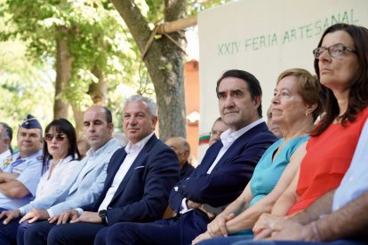 Nicanor Sen y Juan Carlos Suárez-Quiñones en la Feria de Artesanía de Val de San Lorenzo.