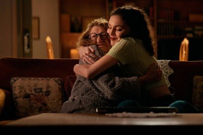 'Sexo a los 70', la historia de Marga, una viuda atrapada en la monotonía a la que su nieta le organiza una cita a través de una app.