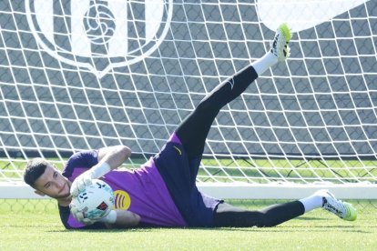 Joan García trabaja a la espera de que se solucione el problema con Ter Stegen.