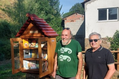Minibiblioteca de libros libres de A Plena Cultura en San Esteban de Valdueza.