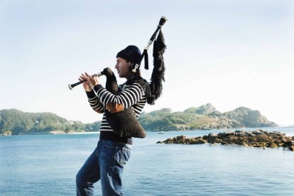 Carlos Núñez actúa hoy en el Monasteiro de Sandoval.
