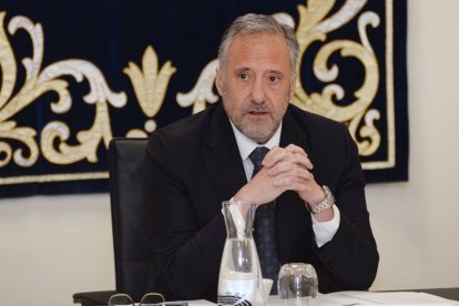 Imagen del presidente de las Cortes, Carlos Pollán, de Vox.