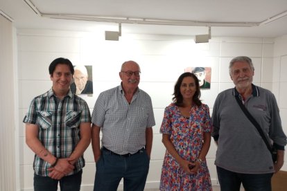 Inauguración de la muestra, con la presencia de la alcaldesa Alicia Gallego.