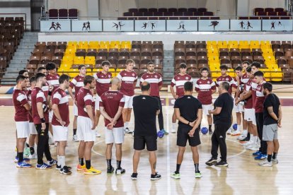 El Abanca Ademar juega hoy sus primeros partidos.