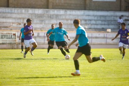 El CD La Virgen superó a La Bañeza por 2-3.