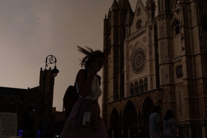 Viento y lluvia ayer por la tarde en León.