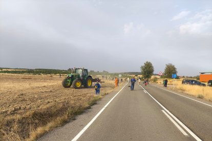 Vecinos de Laguna de Somoza realizan tareas de limpieza y desbroce.