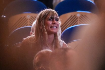 Archivo - La mujer del presidente del Gobierno, Begoña Gómez, durante la entrega del Premio Donostia a Pedro Almodóvar, en el Festival de Cine de San Sebastián, a 26 de septiembre de 2024, en San Sebastián, Guipúzcoa, País Vasco (España). 