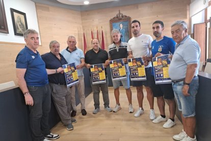 Presentación del Triangular Solidario de fútbol en el Ayuntamiento de La Bañeza.