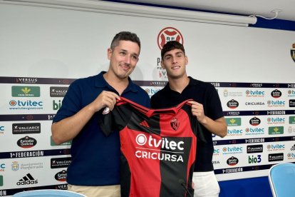 Borja Vázquez, a la derecha, junto a Jesús Fernández.