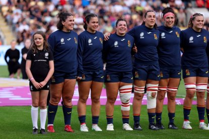 Sidorella, tercera por la izquierda, en el XV titular de España.