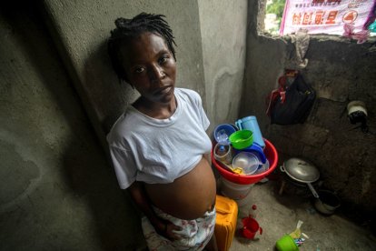  Marie Dorsainville, una mujer embarazada de 29 años, en uno de los campamentos.