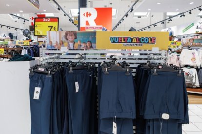 Un establecimiento de venta de uniformes.