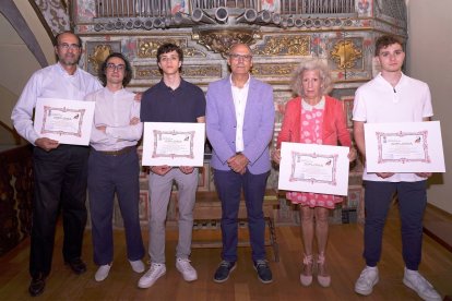Foto de familia de la clausura del curso.