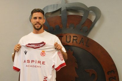 La Cultural oficializa el fichaje del lateral Iván Calero.