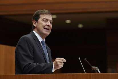 Mañueco, en una comparecencia en las Cortes.