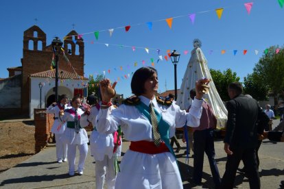 Los Danzantes de Villamañán acompañarán a la virgen el domingo.