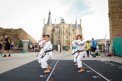 El karate fue uno de los deportes protagonistas con el Palacio de Gaudí a sus espaldas.