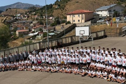 El Albergue La Galería en Santa Lucía de Gordón reunió a 115 jugadores y ocho entrenadores.