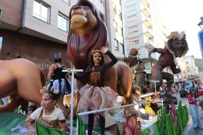 Un momento del desfile de carrozas.