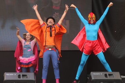 Un momento de la actuación en la plaza del Ayuntamiento