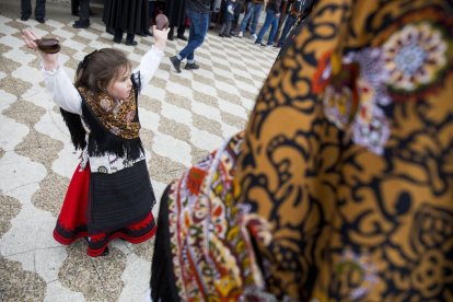 Los bailes regionales y la exhibición de pendones se realizarán el día 15 en la plaza de la Basílica.