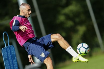 Mikel Villanueva pretende regresar al fútbol profesional español con la Cultural.