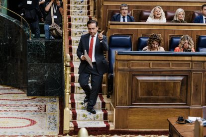 El ministro de Asuntos Exteriores, Unión Europea y Cooperación, José Manuel Albares, tras intervenir durante un pleno en el Congreso de los Diputados.