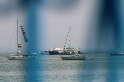 Una embarcación de la flotilla llegando a las costas de Túnez.