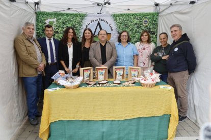 El alcalde, en el centro, con todas las personas que hacen posible esta cita gastronómica.