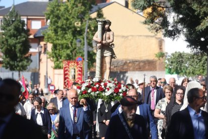 Un momento de la celebración de la procesión por las calles de Bembibre.
