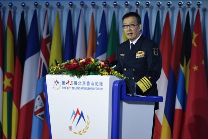 El ministro de Defensa Nacional de China, almirante Dong Jun, pronuncia un discurso durante la ceremonia de apertura del 12.º Foro de Xiangshan de Pekín, en Pekín, China, el 18 de septiembre de 2025. EFE/EPA/ANDRES MARTINEZ CASARES.
