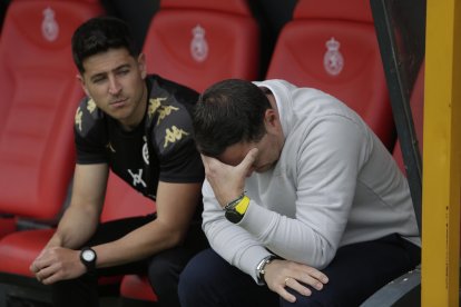 Raúl Llona, destituido como entrenador de la Cultural tras la derrota ante el CD Castellón en el Reino.