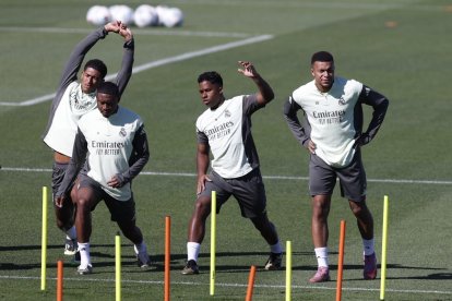 Bellingham, Mbappé, Alaba, Endrick y Mbappé en el entreno.
