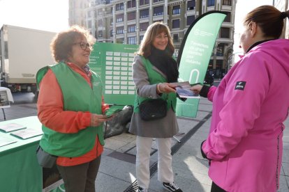 Jornada de sensibilización de la Asociación Española contra el Cáncer en León.